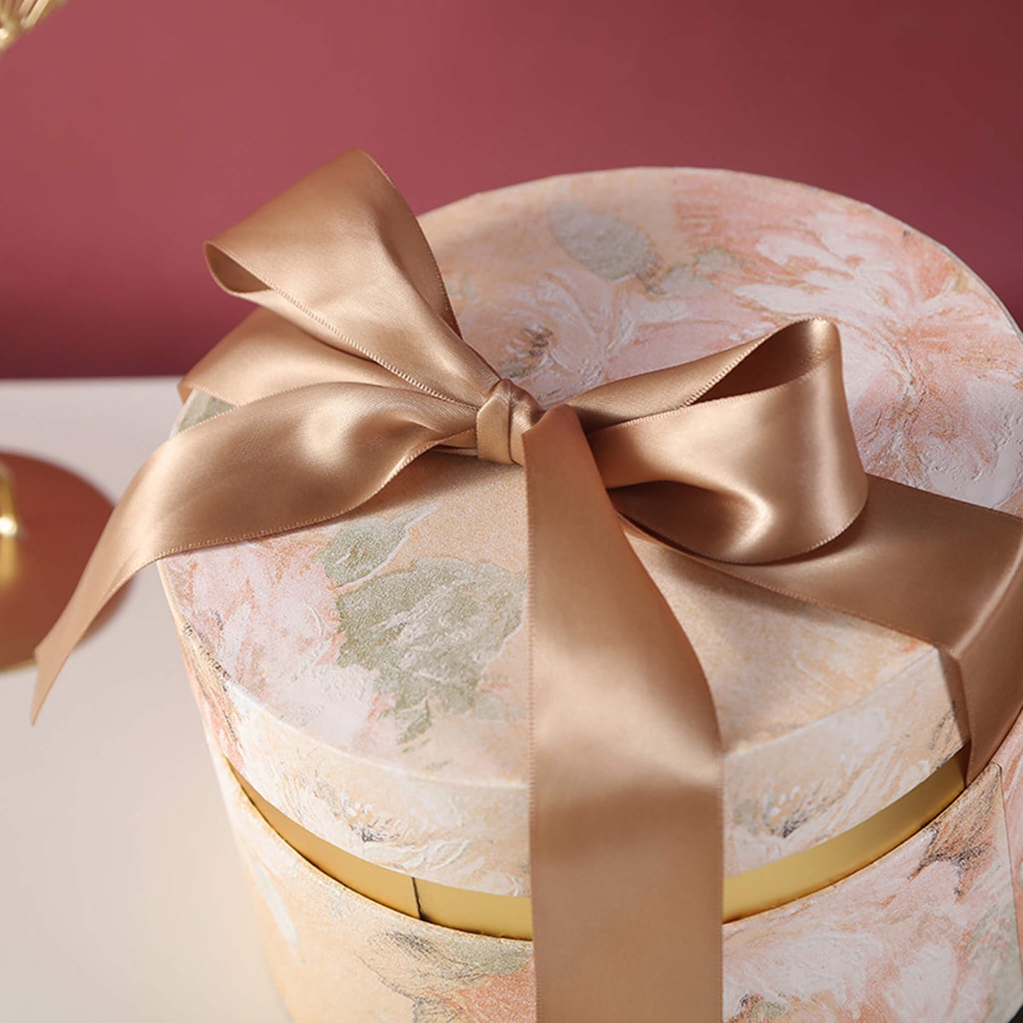 Round Gift Box with Ribbon