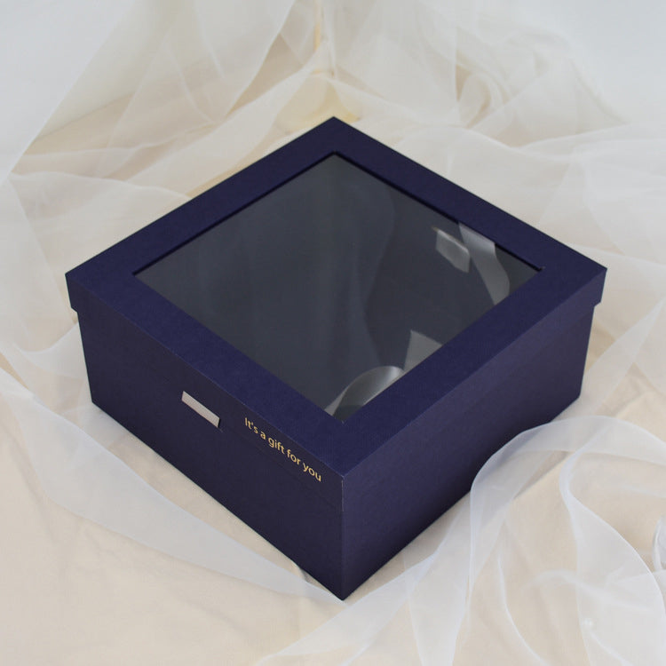 Caja de rosas con ventana cuadrada y lazo