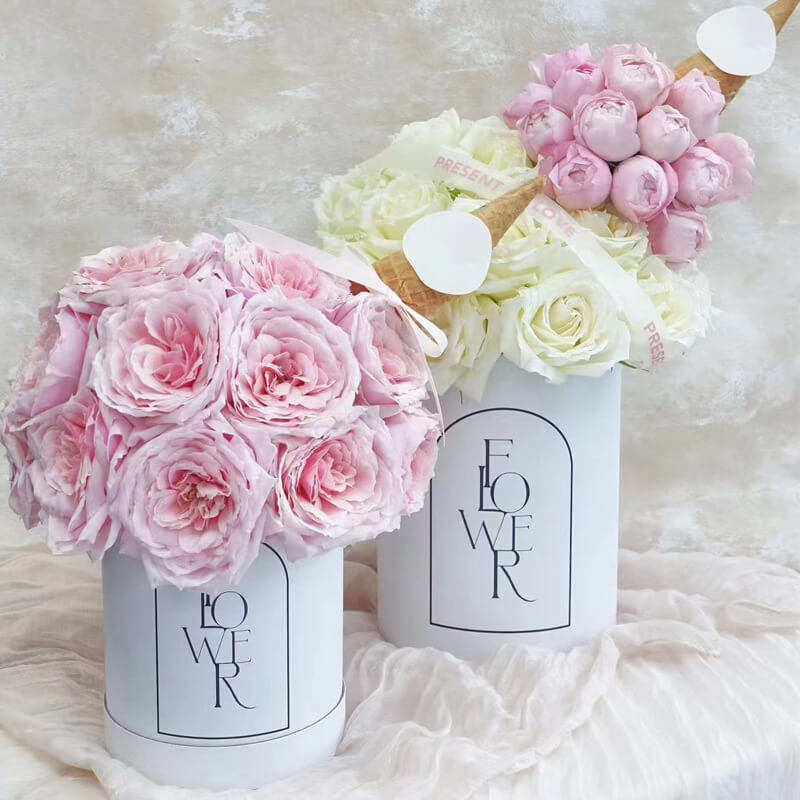 Simple Hand Holding Gift Box