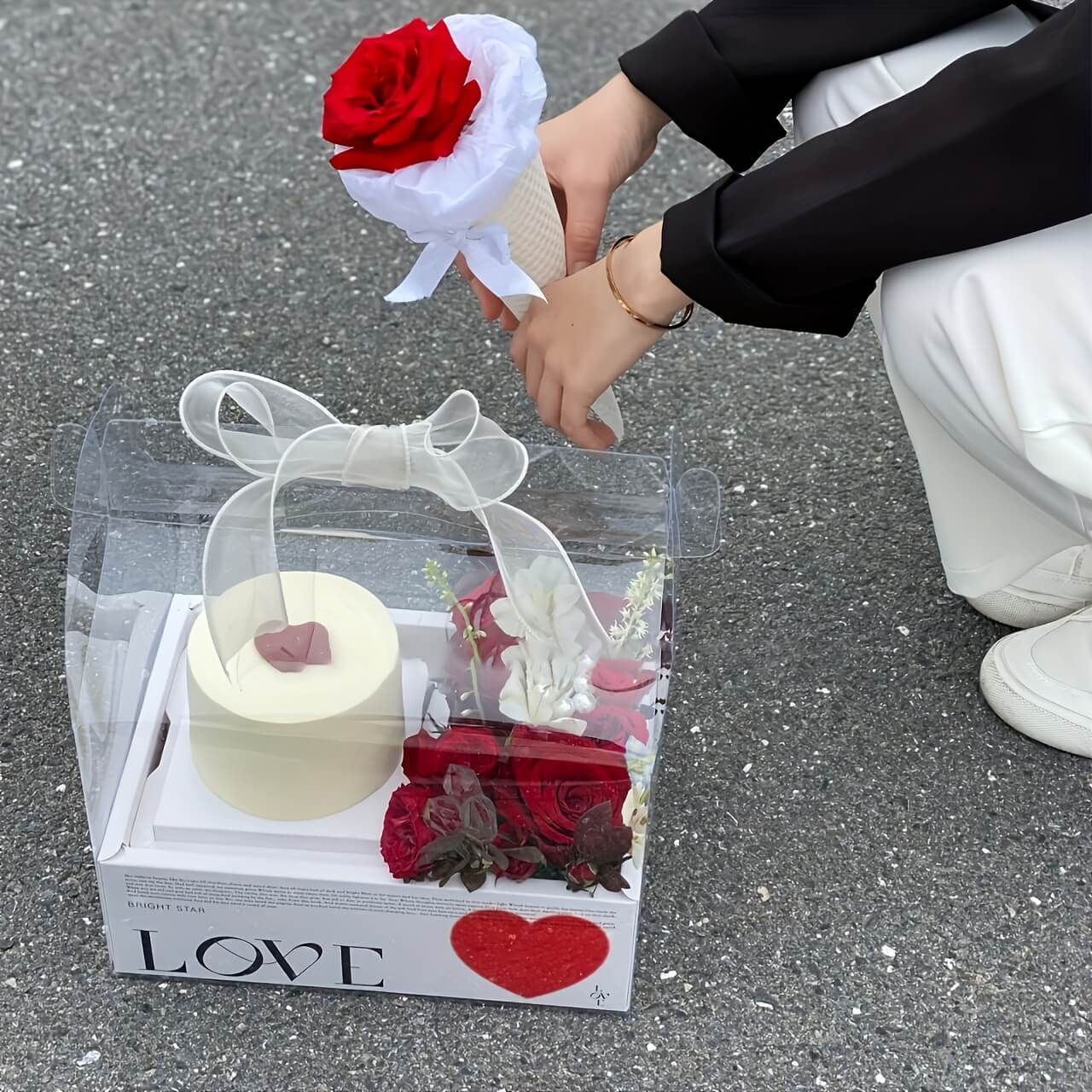 Transparent Handheld Flower Gift Box