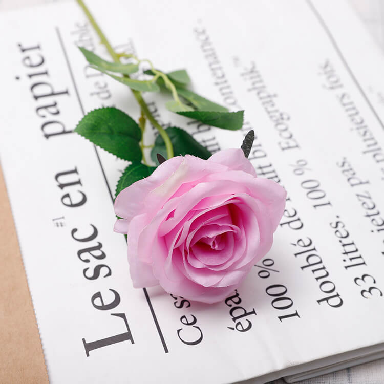 Flores rosas artificiales de tallo largo