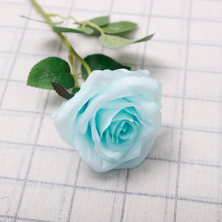 Flores rosas artificiales de tallo largo