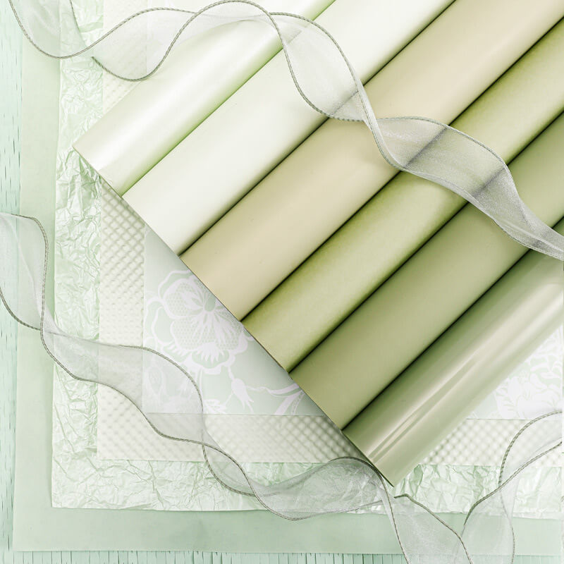 Papel de regalo con flores de mambo y menta de primavera 