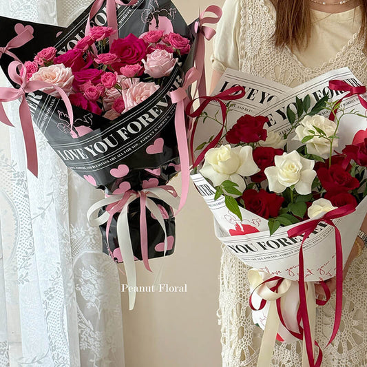 Papel de regalo con flores para San Valentín 