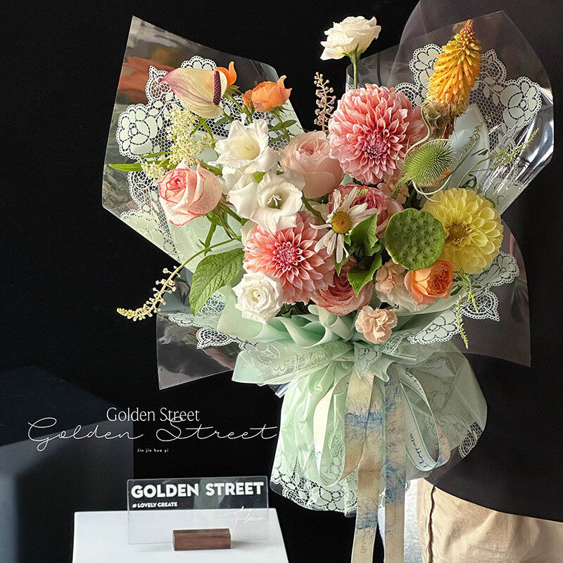 Papier d'emballage floral, bouquet avec bordure en dentelle cellophane 