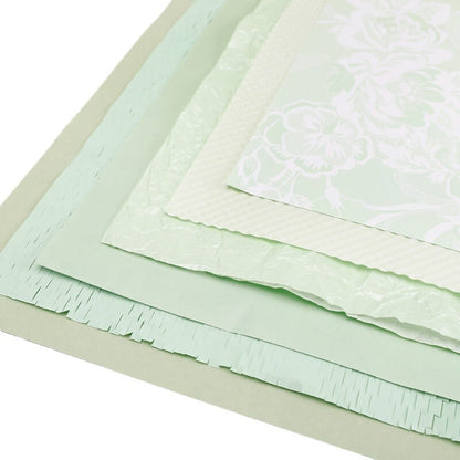 Papel de regalo con flores de mambo y menta de primavera 