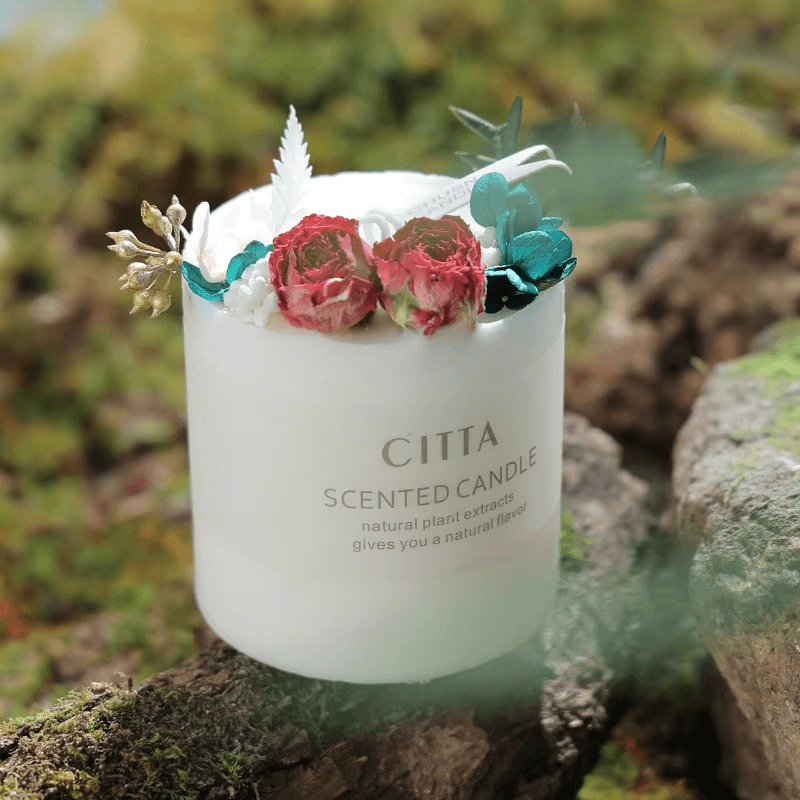 Velas perfumadas con flores secas para aromaterapia