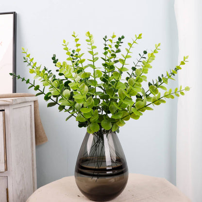 Arrangement de fausses feuilles d'eucalyptus