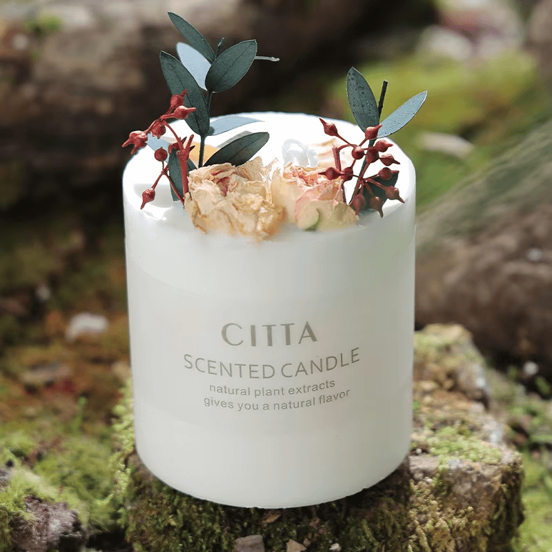 Velas perfumadas con flores secas para aromaterapia