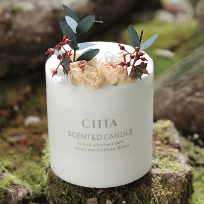Velas perfumadas con flores secas para aromaterapia