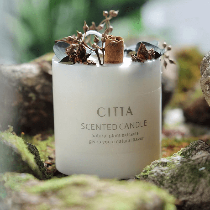 Velas perfumadas con flores secas para aromaterapia