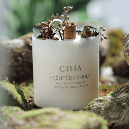 Velas perfumadas con flores secas para aromaterapia