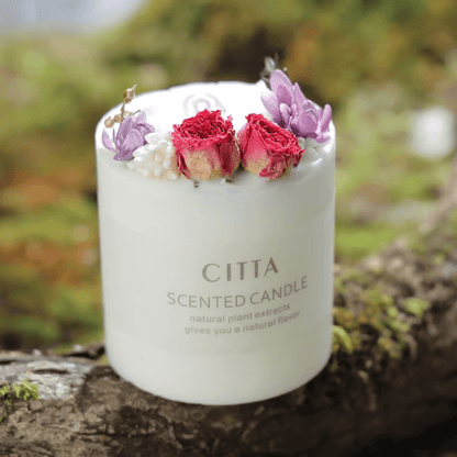 Velas perfumadas con flores secas para aromaterapia