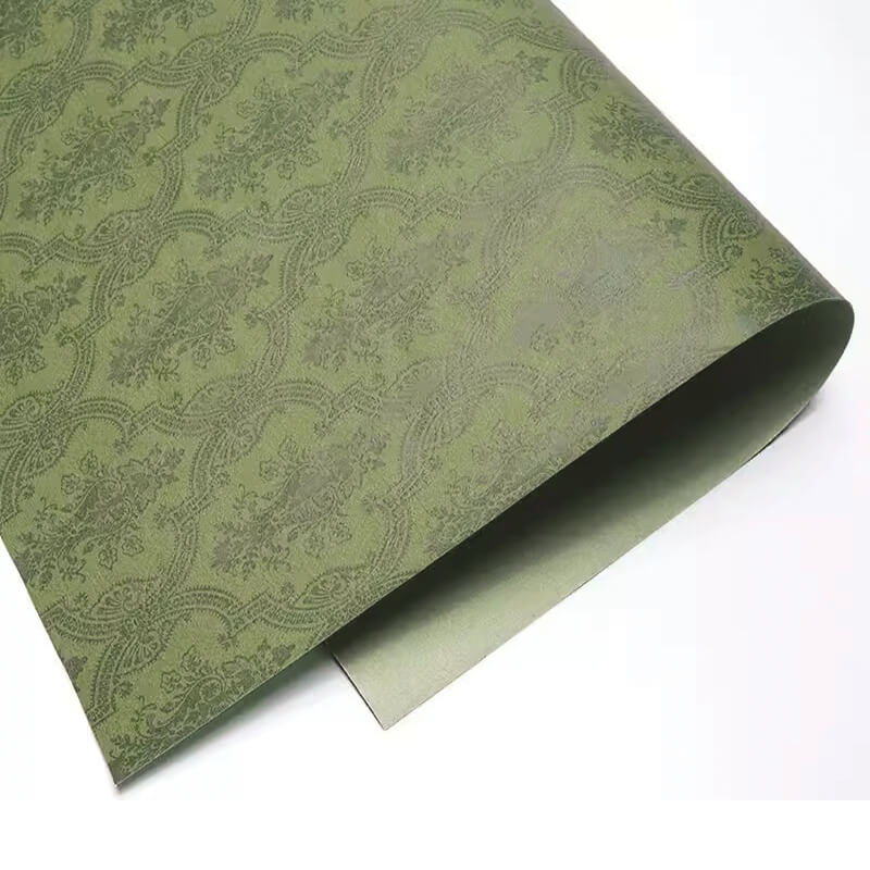 Papel de regalo con flores de mambo y menta de primavera 