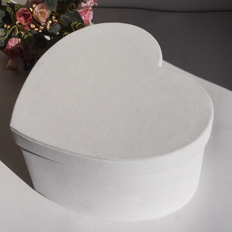Caja de terciopelo con forma de corazón para rosas