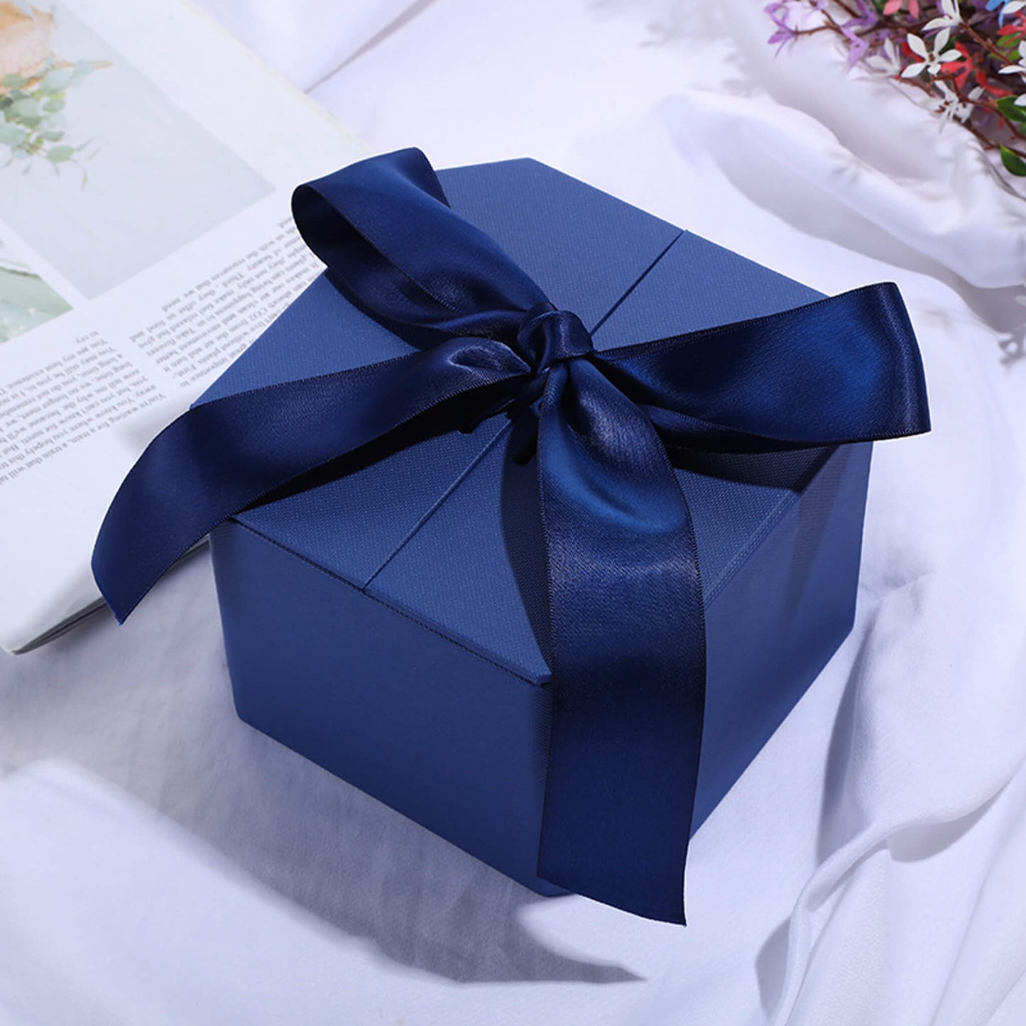 Bouquet Gift Packaging Box With Ribbon