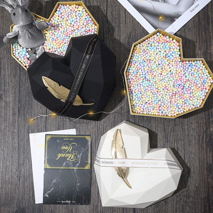 Cajas de regalo con ramos en forma de corazón